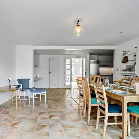 Stunning In With Kitchen 度假居